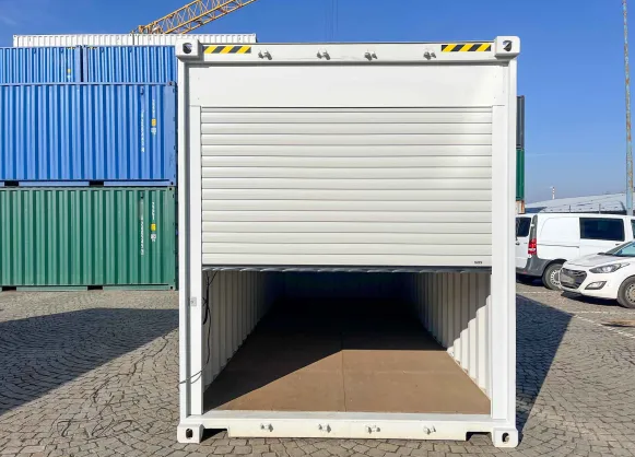 Container avec porte enroulable